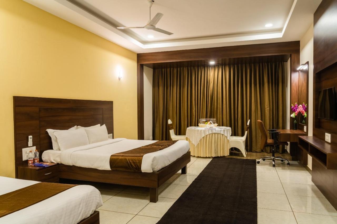Hotel The King'S Meadows Golhalli Exterior foto