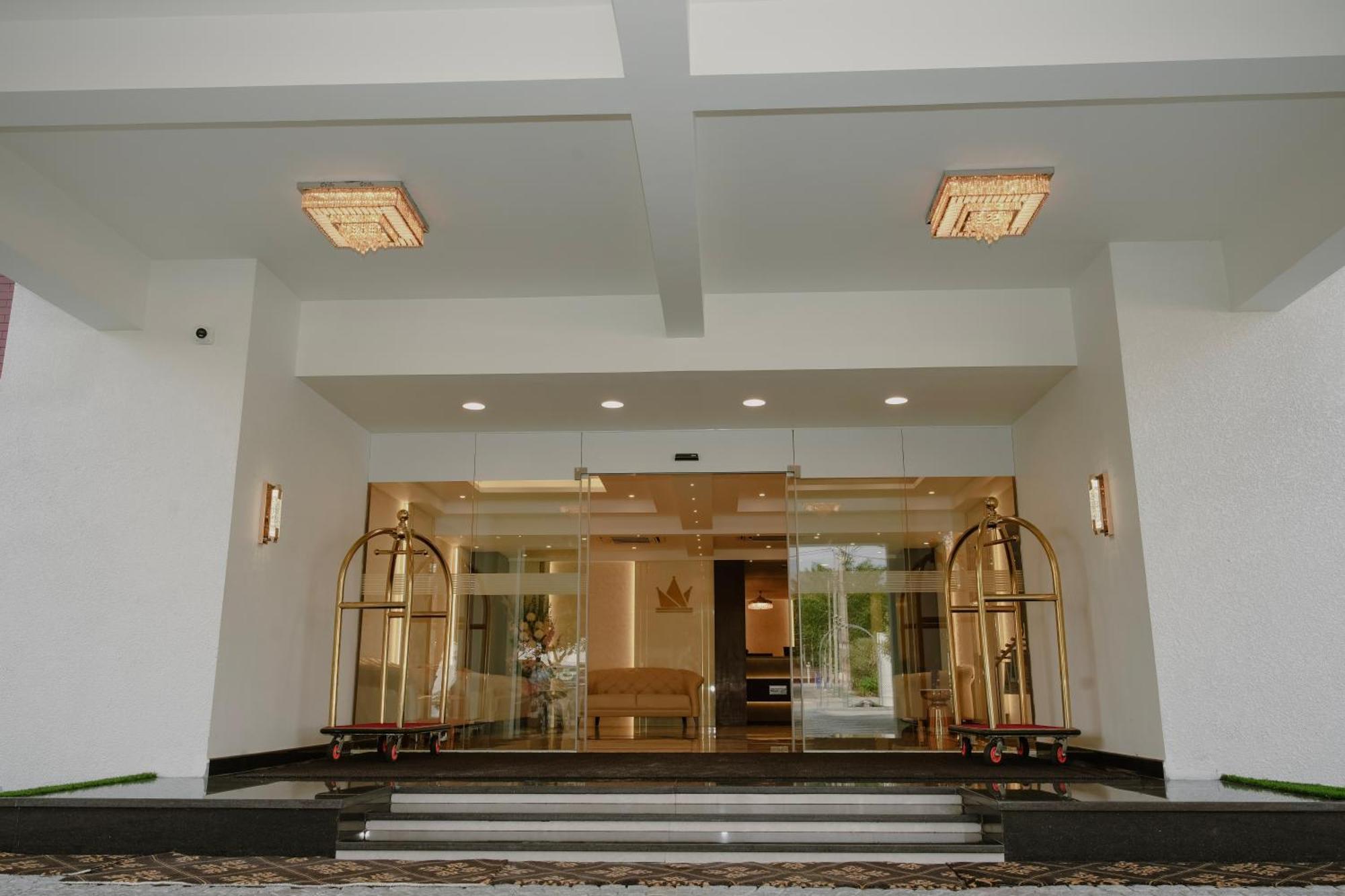 Hotel The King'S Meadows Golhalli Exterior foto